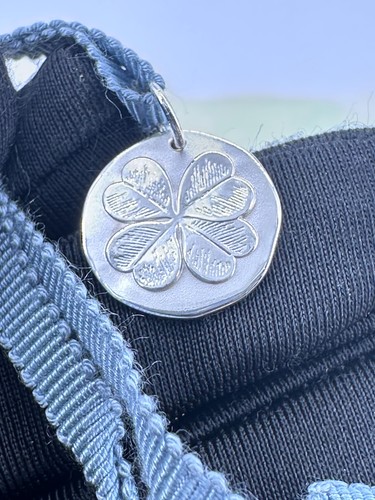 Pendentif médaille trèfle - le,