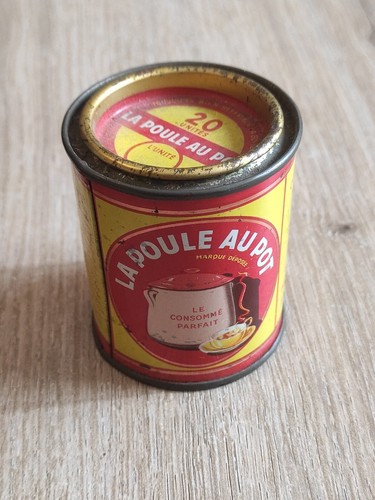 Ancienne boîte poule au - la,