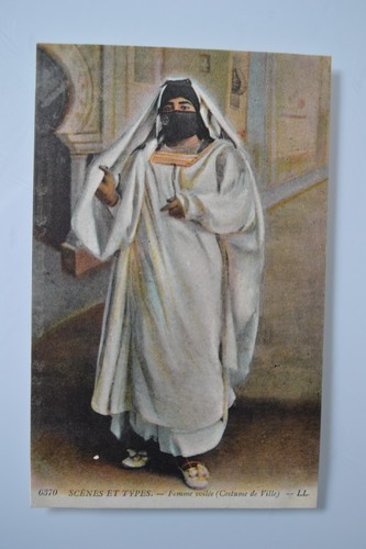 Scènes types femme voilée - scènes,