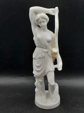 Sculpture statuette femme à