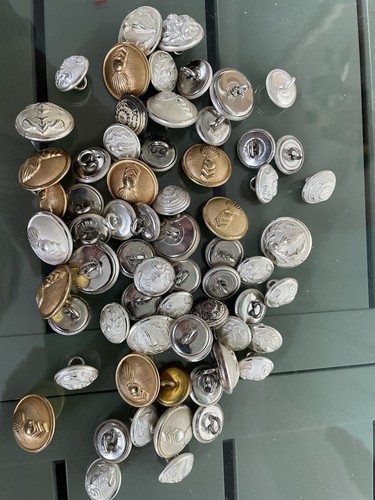 Lot boutons militaires a - lot,