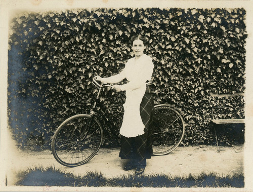 Demoiselle vélo vers - demoiselle, à