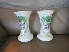 2 anciens vases en opaline cristal décor de liseron et fleur soufflé à la canne