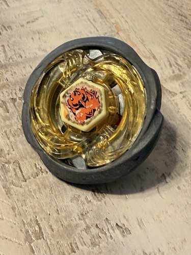 Beyblade metal fight phantom - fight,