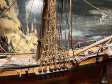 Ancienne maquette de bateau voilier en bois