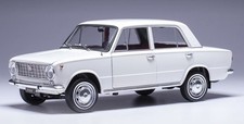 IXOMODELS, FIAT 124 1970 Blanc, échelle 1/18, IXO18CMC205OP.24