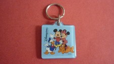 PORTE CLE PLASTIQUE  /  * DISNEYLAND PARIS *