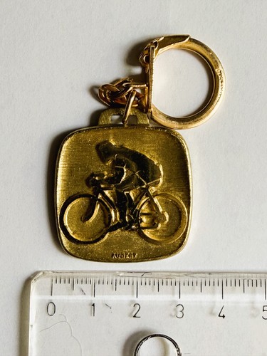 Médaille porte clés - /, porte-clés