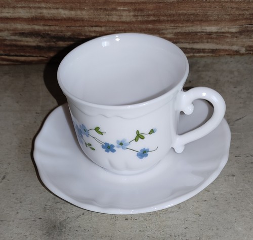 Tasse café sa soucoupe - café, et