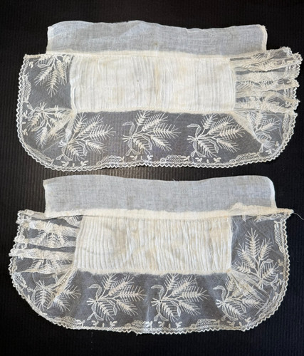 Dentelle ancienne paire de - -,