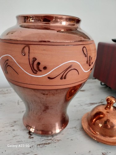 Pot avec couvercle - , terre