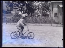 Enfant Tricycle PHOTO NEGATIVE
