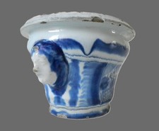 ANCIEN CACHE POT en FAIENCE de