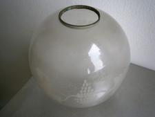 Globe Diffuseur Cristal gravé XIX°s Lampe pétrole décor Raisin Ancien