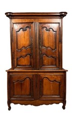 Buffet deux corps style Louis XV en merisier et noyer vers 1880-1900