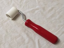 Outil à main Rouleau pour pose de tapisserie