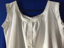 ancienne chemise de campagne/robe en lin souple  cousue main brodée main ( G4)