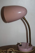 Ancienne petite lampe de table chevet bureau  années 50 en métal et laiton rose