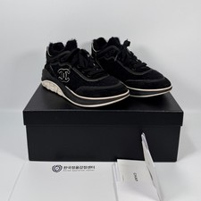 CHANEL Baskets en suède et