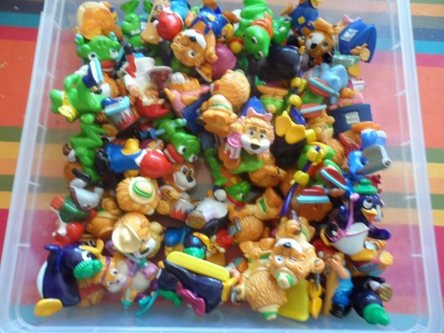 Lot 69 figurines kinder - lot,
