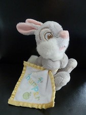 166. DOUDOU LAPIN PANPAN THUMPER  DISNEY STORE AVEC MOUCHOIR BLANC JAUNE - TBE  