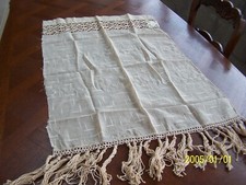 Ancien rideau avec étiquette de fabrication. Fait main. Couleur bis.  Réf n°3