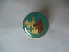 PINS  CHENIL  MARSEILLE