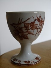 SARREGUEMINES UN ANCIEN COQUETIER EN FAIENCE  MODELE CARMEN COULEUR BRUN défaut