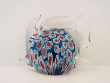 Poisson en verre soufflé à inclusion de Murano. Serre livre, presse papier