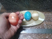 "3 oeufs vintage en pierre