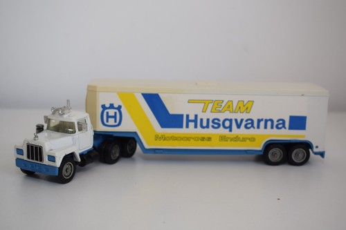C20 camion solido mack - 1:60,