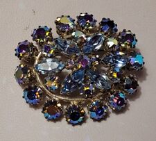 BROCHE VINTAGE CRISTAL BLEU IRISÉ MONTURE MÉTAL ARGENTÉ # K35