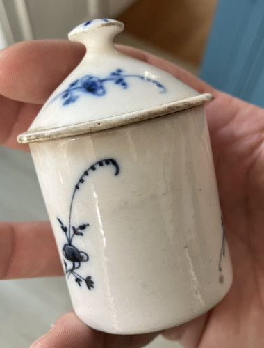 Ancien petit pot fard