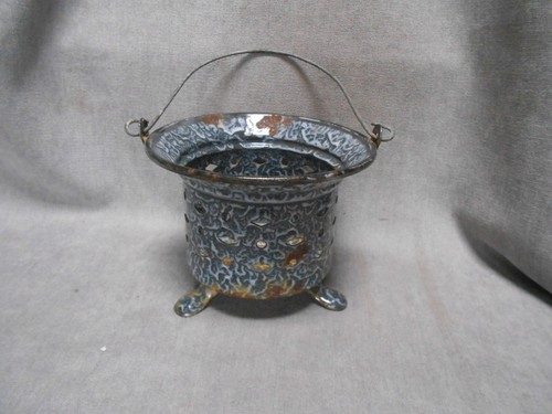 Pot ancien avec anse tole - en,