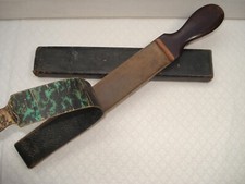 Ancien Aiguiseur Affûteur de Rasoir Coupe Chou