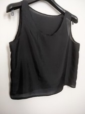 Haut noir léger sans manches