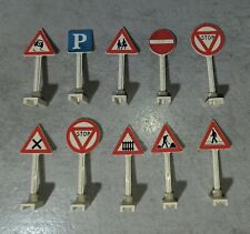 LEGO VINTAGE " LOT DE 10 PANNEAUX DE SIGNALISATION "