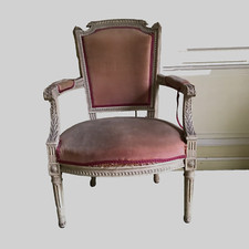 Fauteuil de style Directoire en hêtre patiné XX siècle