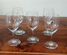 Lot de 5 verres à vin modèle perfection en cristal de Baccarat .