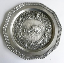 Ancienne grande assiette décorative en étain - Décor Chasse- plaque décorative