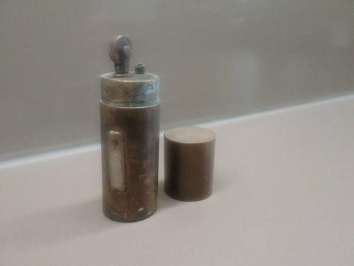 Ancien briquet poilu - ,