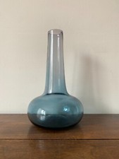 CLAUDE MORIN  (1932-2021) "BOUTEILLE FOLLE" EN VERRE BLEU SOUFLLE SIGNE H 29 CM