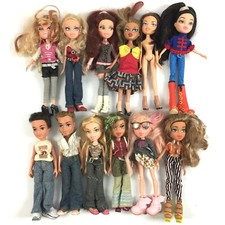 Lot 12 Bratz Dolls / Poupées