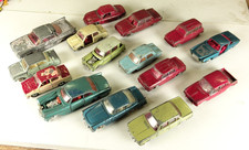 Dinky Toys ancien - lot de 15 voitures pour pièces ou diorama..