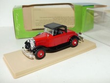 FORD V8 1932 ROADSTER FERME