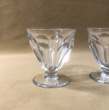 1 verre à vin cristal signé