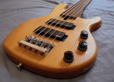 Basse 5 cordes Yamaha BBN5 II 