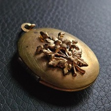 Pendentif reliquaire style art