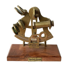 Ancien petit SEXTANT " KELVIN HUGHES " bronze