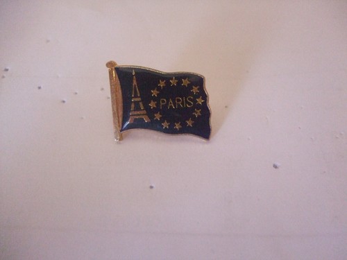 Pins drapeau paris tour - ,